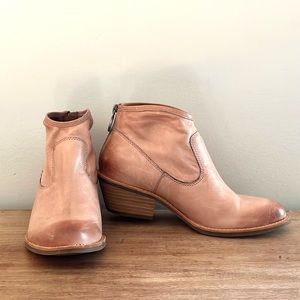 Sofft Aisley Ankle Booties like new Retail $160 color Rose taupe